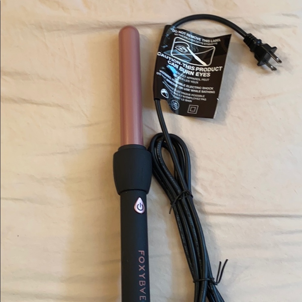 Brand new curling iron